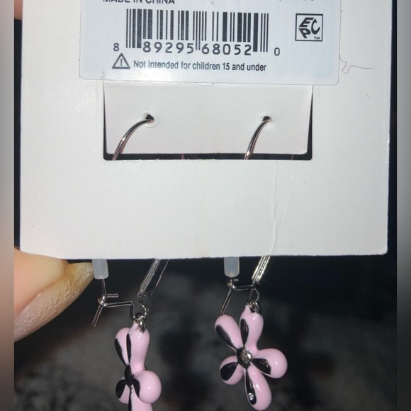 BETSEY JOHNSON Easter Pink Daisy Flower 2025 Retro 60s Design Earrings NEW NWT - Picture 4 of 6